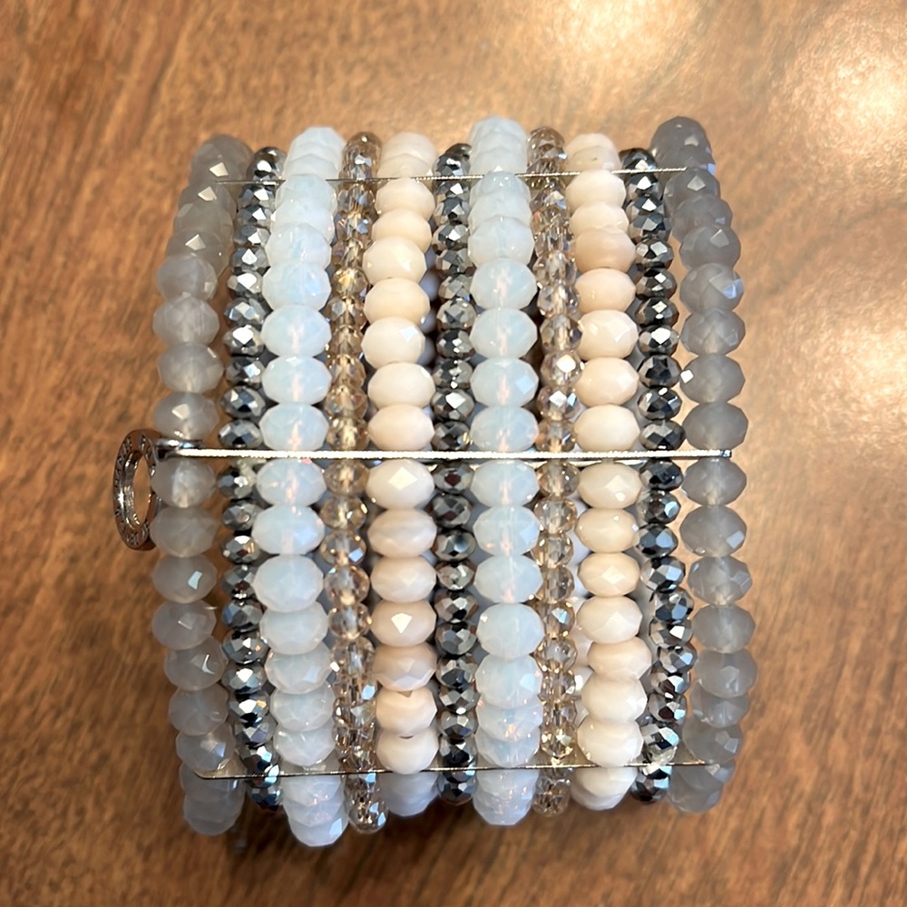 Multilayered beaded bracelet